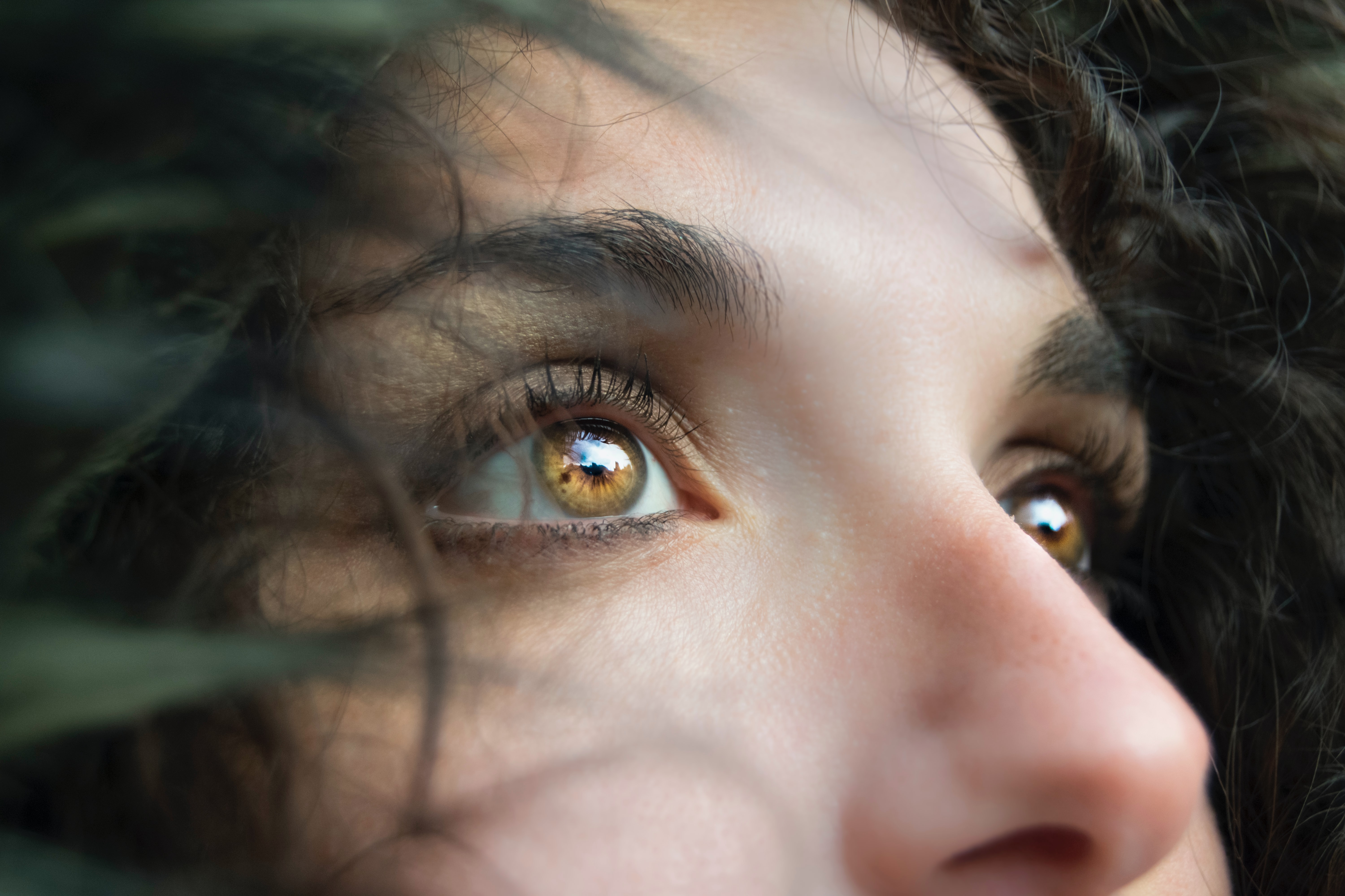 girl eyes looking up